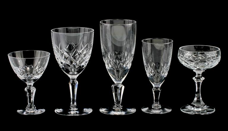 GLASSERVISDELAR, 89 st, mestadels "Karolina", Orrefors,1900-talets andra hälft.