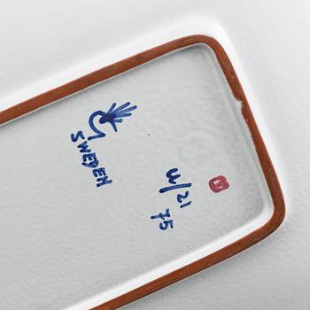 A faience dish by Stig Lindberg for Gustavsbergs studio. Mid 20th century.