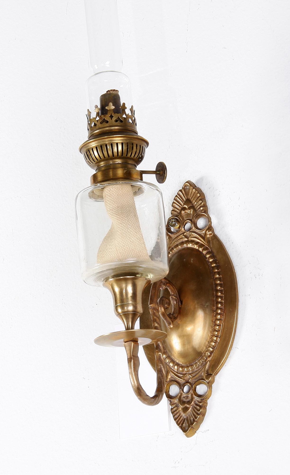 VÄGGARMATURER, 2 st, mässing och glas, 1900-tal.