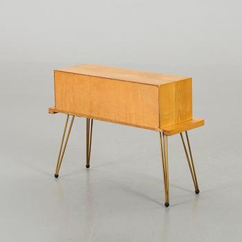 A 1940-50'S SIDEBOARD.