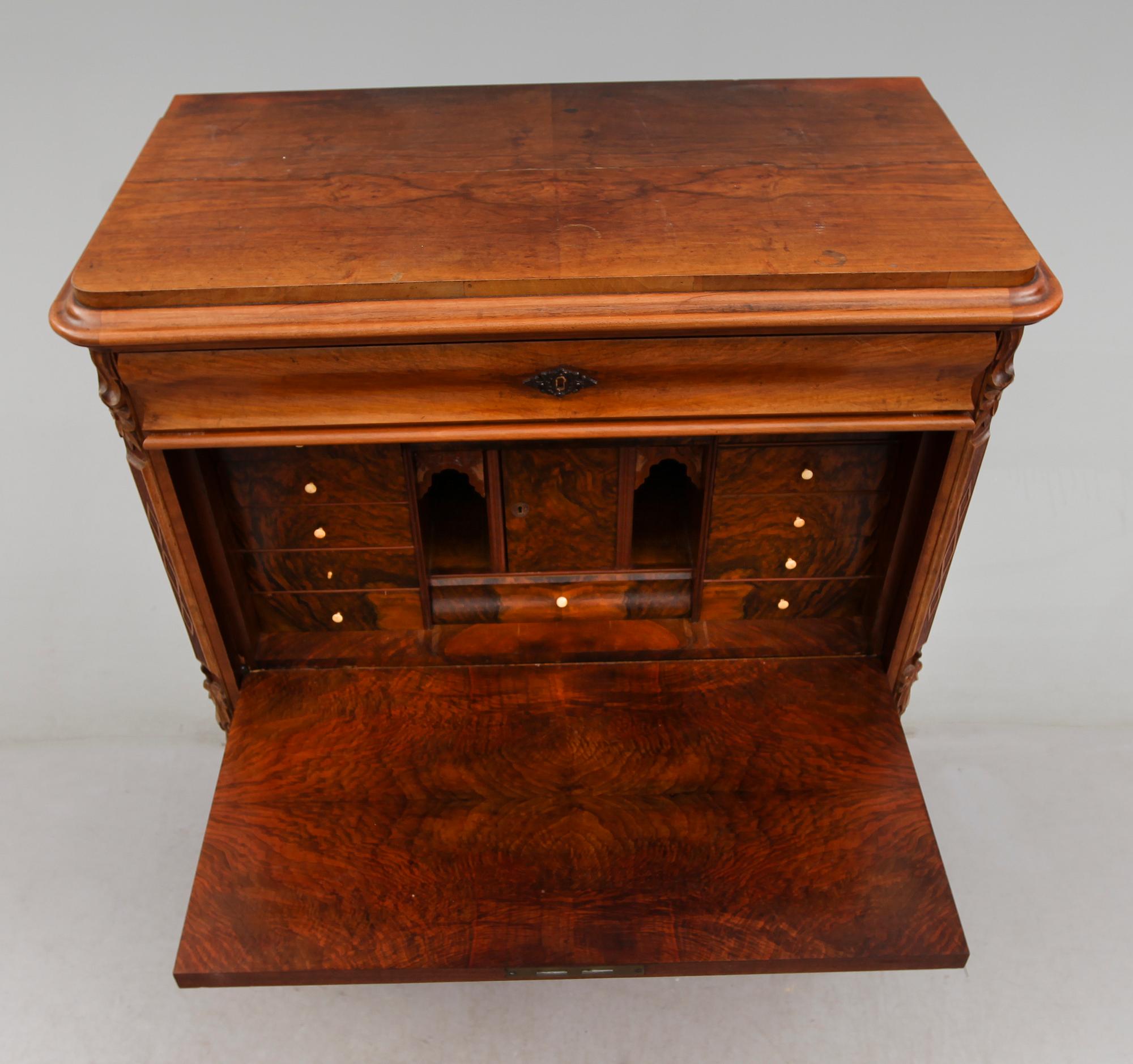 CHIFFONJÉ, 1800-talets andra hälft.