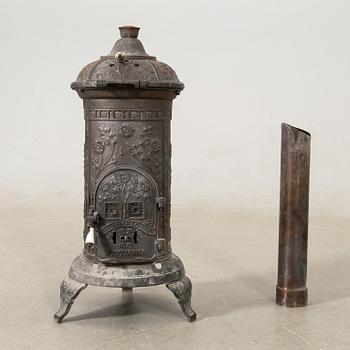 Kamin No 79 "Mikado" of cast iron, Husqvarna early 20th century.