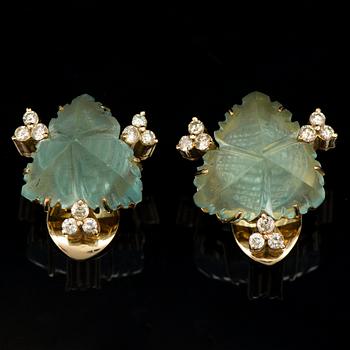 A PAIR OF EARRINGS, engraved aquamarines, brilliant cut diamonds, 18K gold.