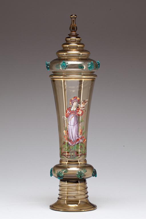 PRAKTPOKAL, glas. Nyrenässansstil. 1900-talets början.