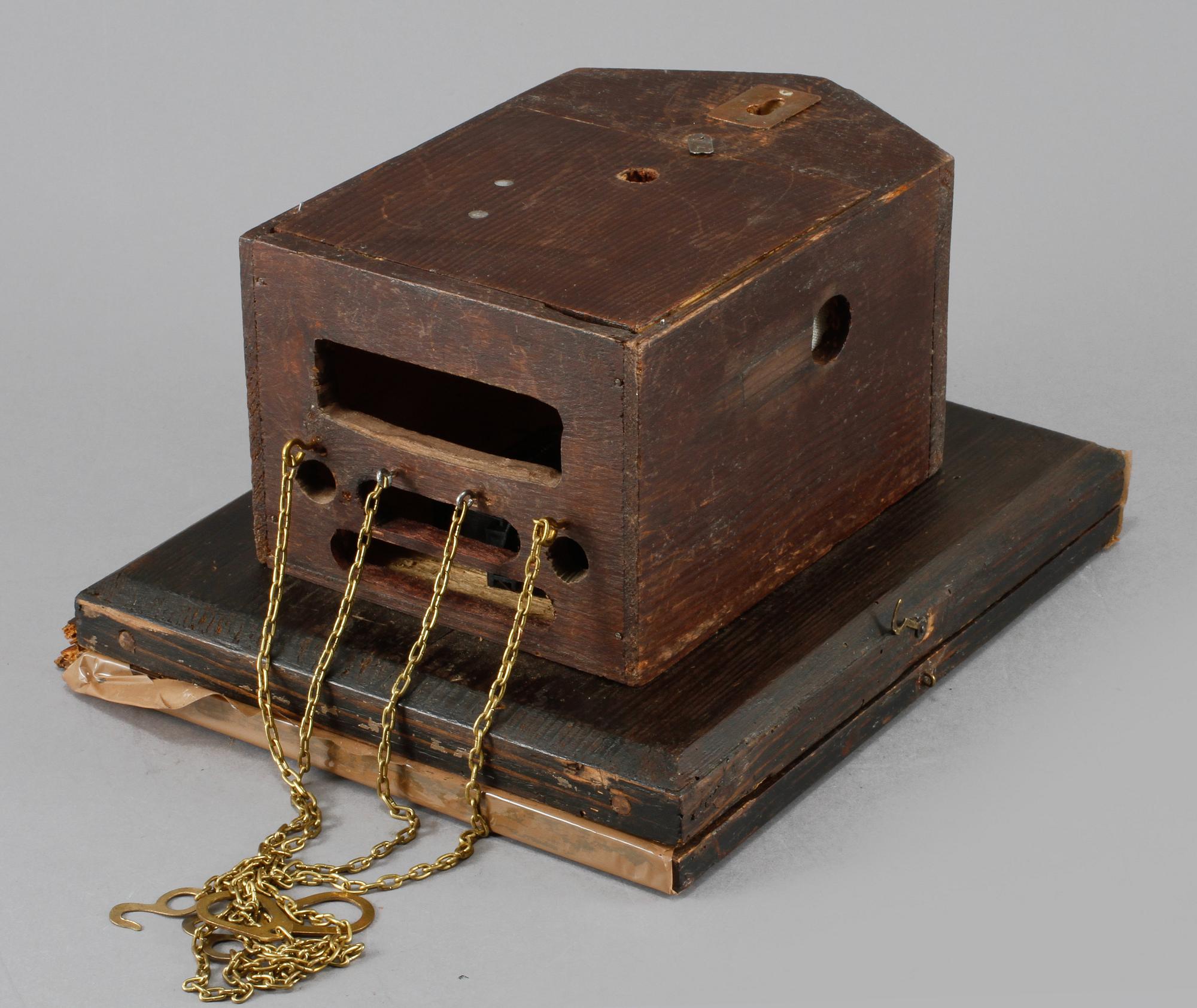 VÄGGUR, s k Schwartzwaldur, sent 1800-tal.