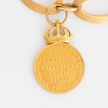 18K gold bracelet, with charm medal.