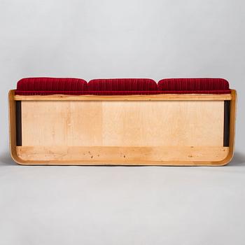 Maija Ruoslahti, sohva, "Euroform", valmistaja Sopenkorpi. Suunniteltu 1967.