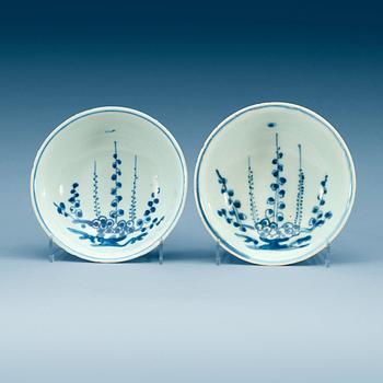 A pair of blue and white bowls, Ming dynasty, Wanli (1572-1620).