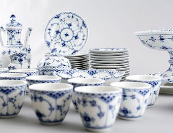 43 pieces of porcelain tableware from Royal Copenhagen, model "Musselmalet",second half of the 20th century.