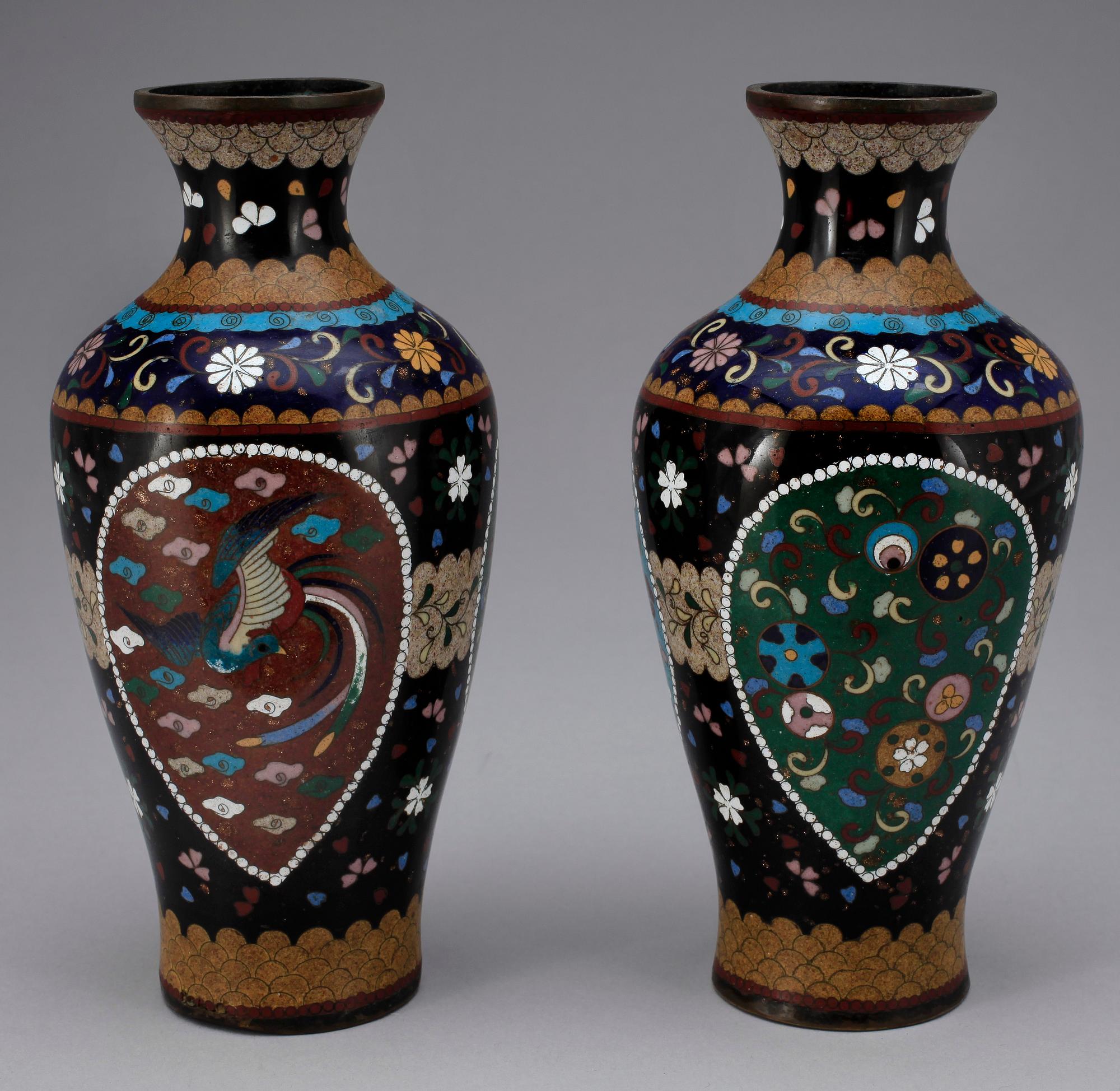 VASER, sex stycken, cloisonne. Japan, Meiji.