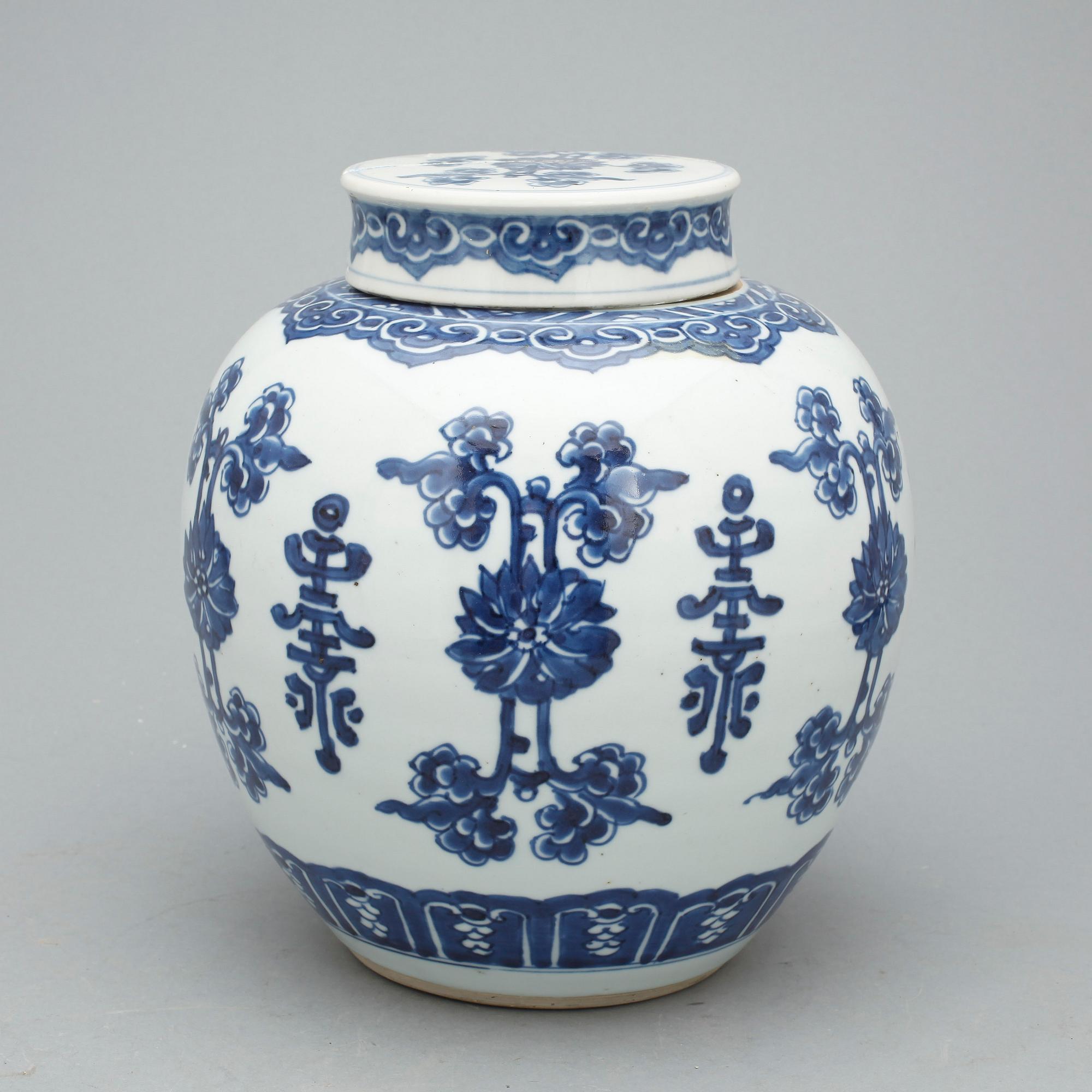 URNA, porslin, Kina, sen Qing dynasti.