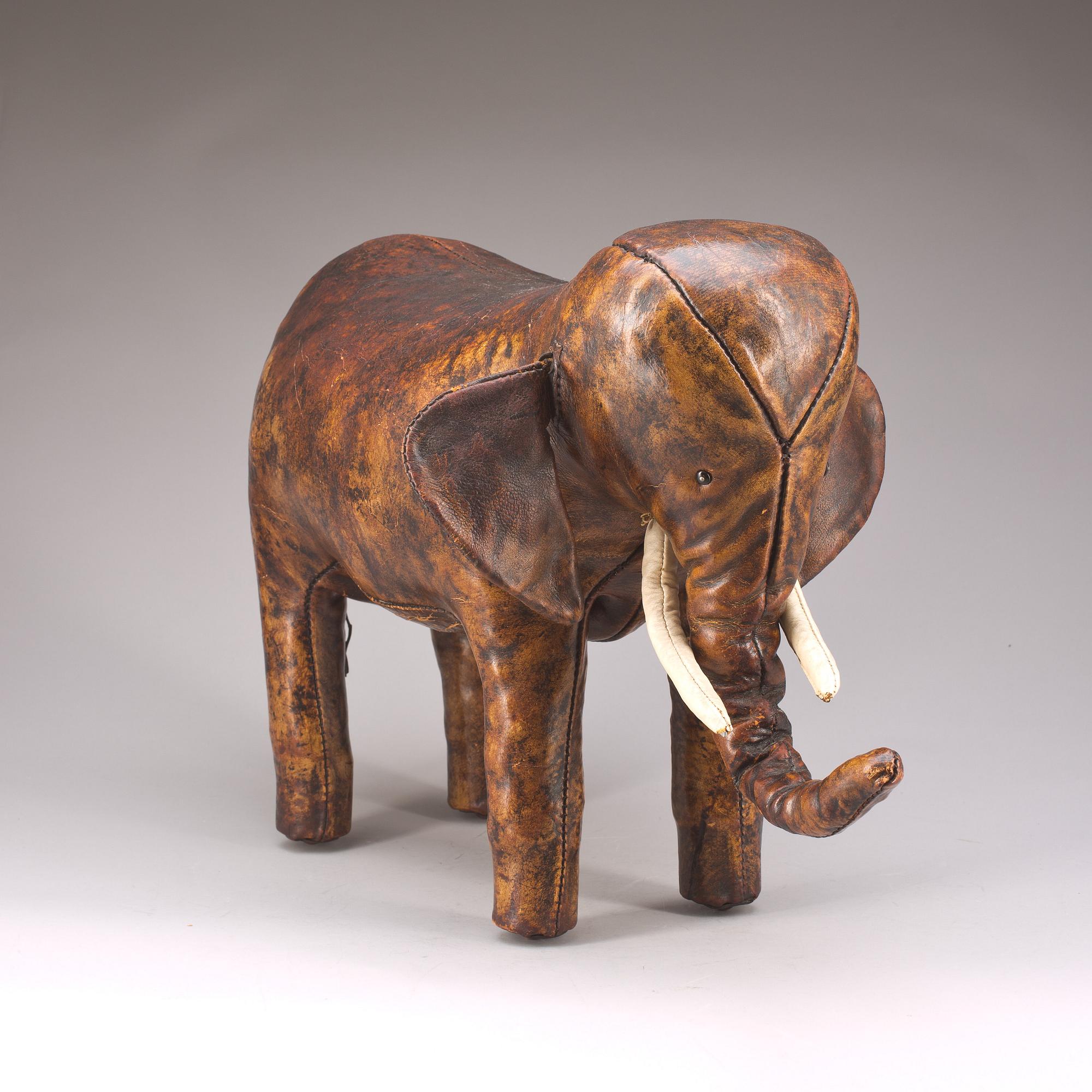 FOTPALL, Elefant. Dimitri Omersa & Co för Abercrombie Fitch. Made in England.