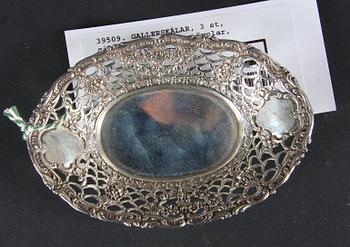 GALLERSKÅLAR, 3 st, silver, utländska stämplar, rokokostil.