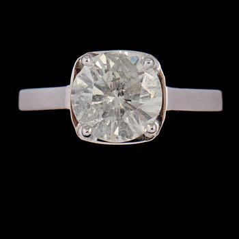 RING, 18k vitguld med briljantslipad diamant, ca 2.01 ct. Vikt 4 g.