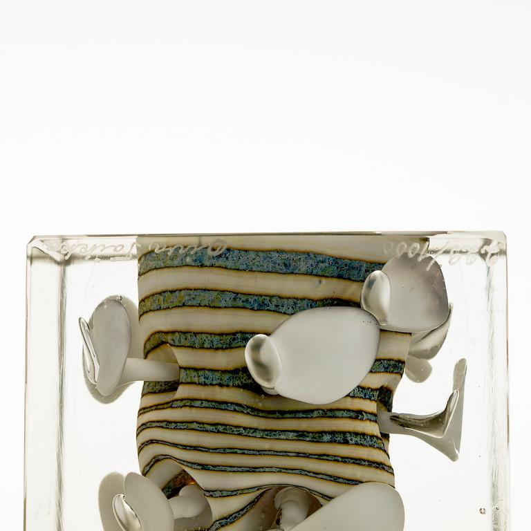 Oiva Toikka, årskub, signerad Oiva Toikka, Nuutajärvi 1981, numrerad 229/1000.