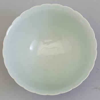 Two Chinese underglazed blue and white pocelain bowls, Qing dynasty, 19th century.