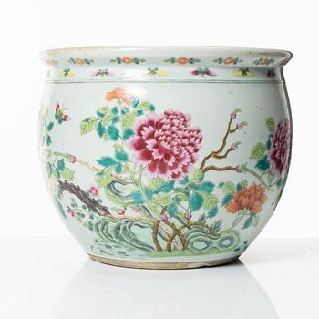 A Chinese famille rose porcelain bassin, 20th century.