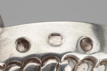 TASTEVIN, 2 st, silver, 1800-talets första hälft och 1900-talets början. Vikt tot. 126 g.