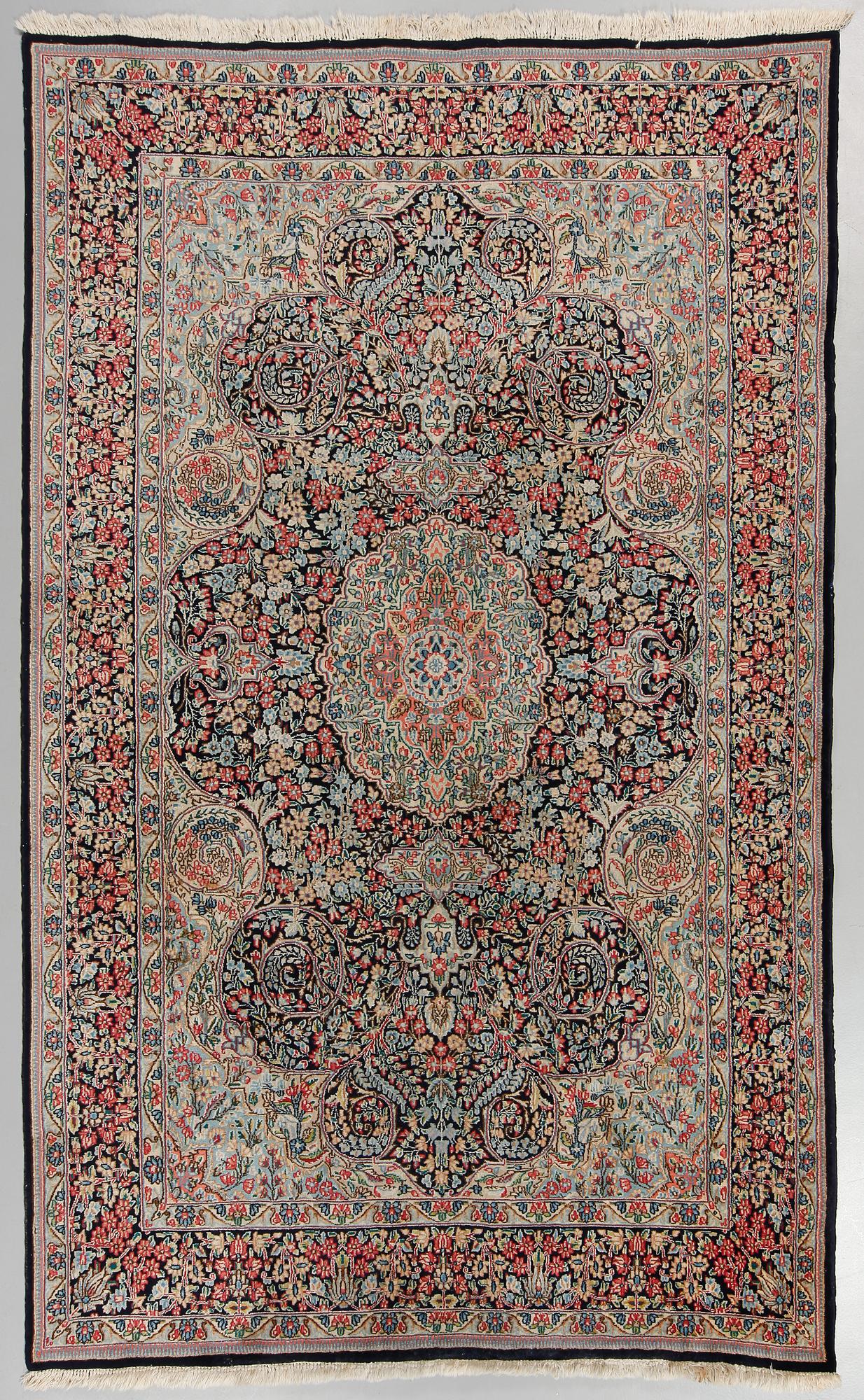 MATTA, Kirman, old, ca 270x175 cm.