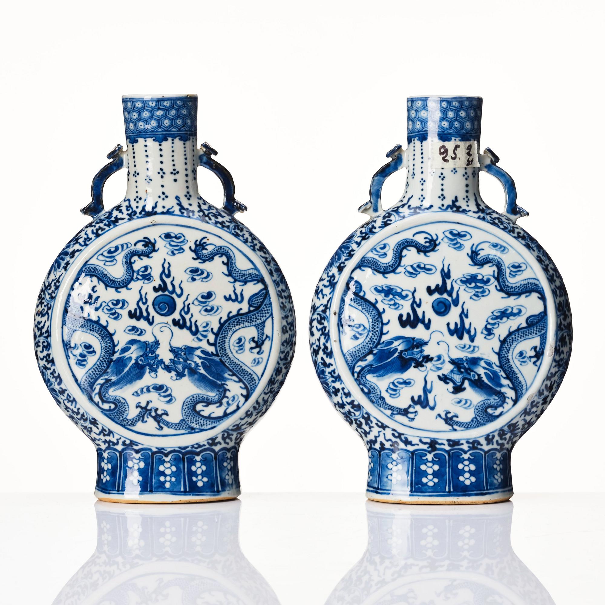 A pair of Chinese blue and white pilgrim vases, Qing dynasty, 19th Century.