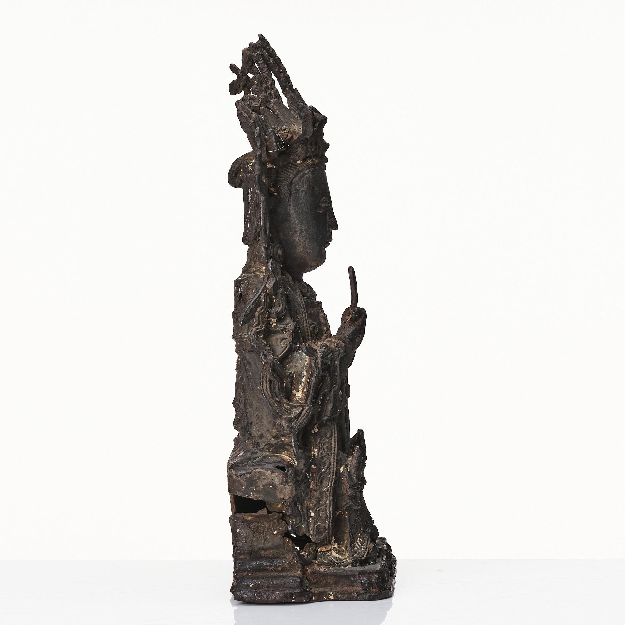 A bronze scultpure of Guanyin, Ming dynasty (1368-1644).