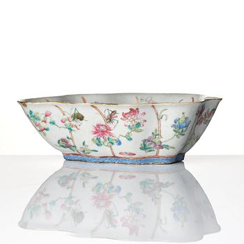A famille rose leaf shaped dish, Qing dynasty.