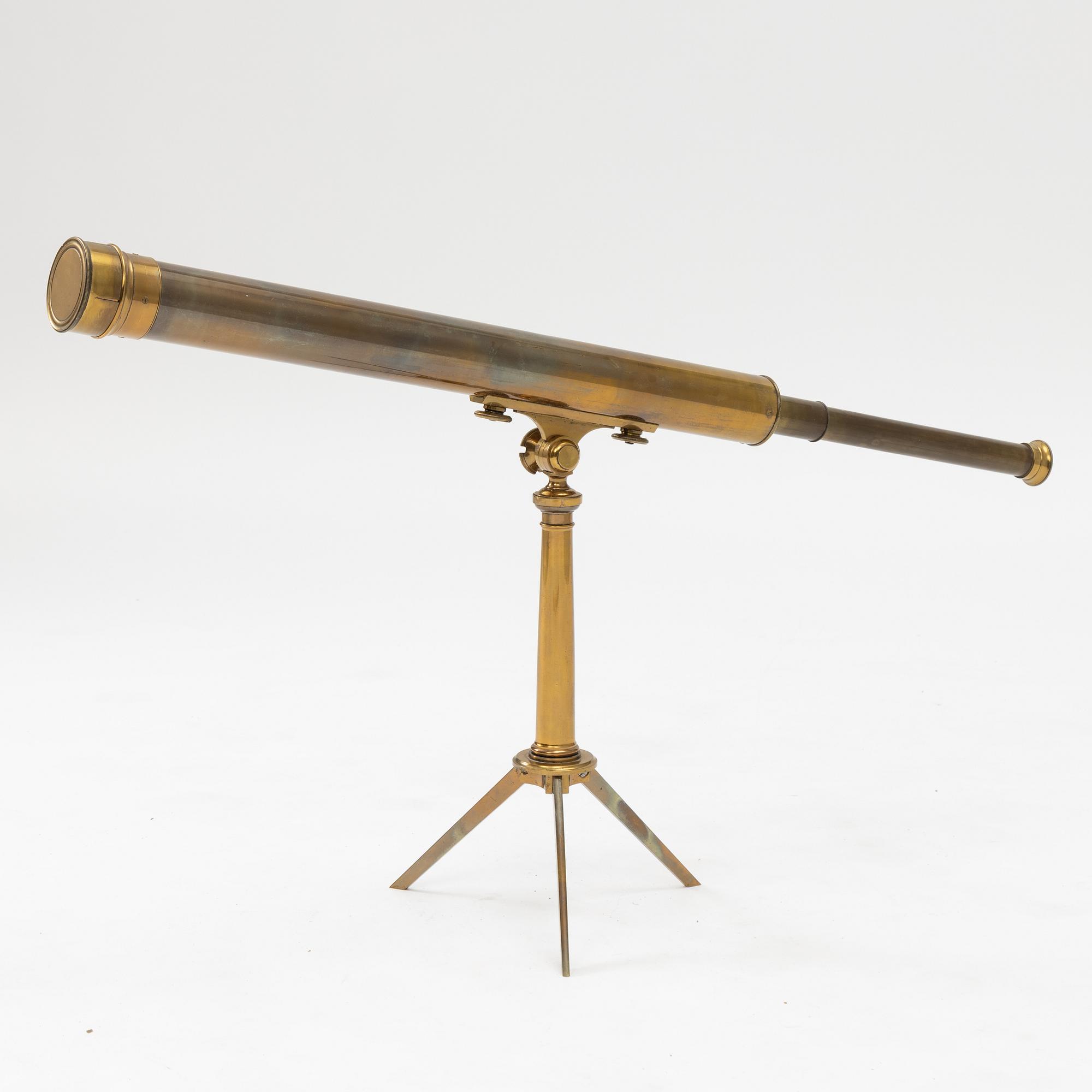 A telescope on a tripod, 19th/20th century.
