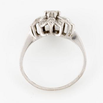 Ring, 18K white gold, star-shaped with diamonds.