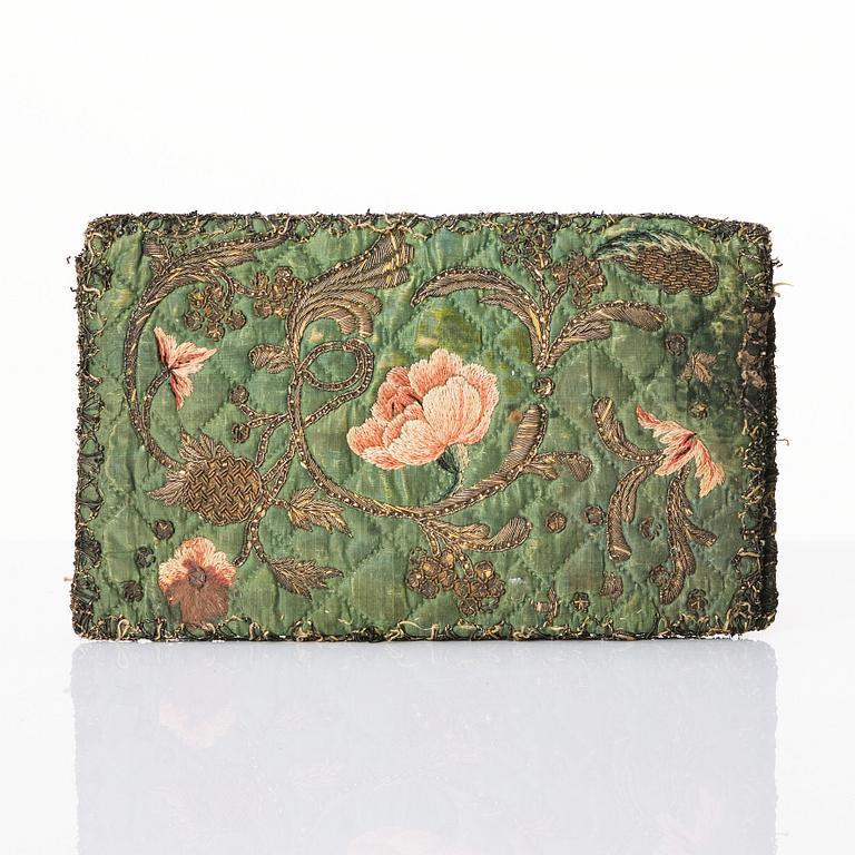 A swedish silk wallet, ca  18,5 x 11,5 cm, dated 1777.