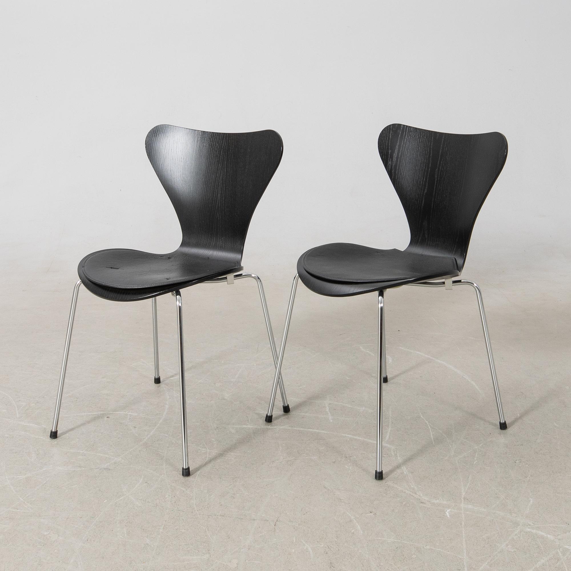 Arne Jacobsen, chairs, a pair, "The Seven", Fritz Hansen, Denmark 2007.