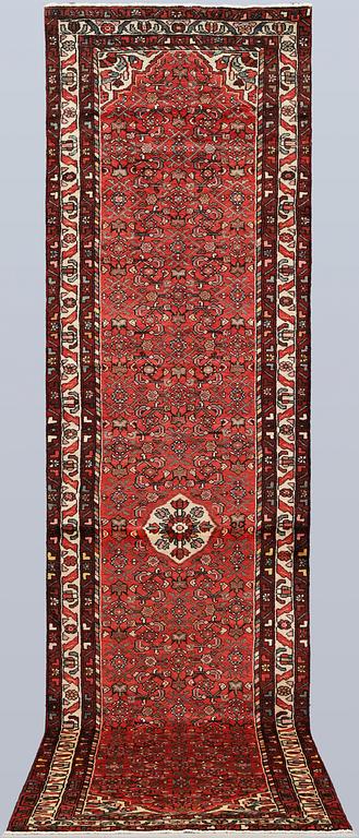 A runner, Hamadan, approx. 390 x 100 cm.