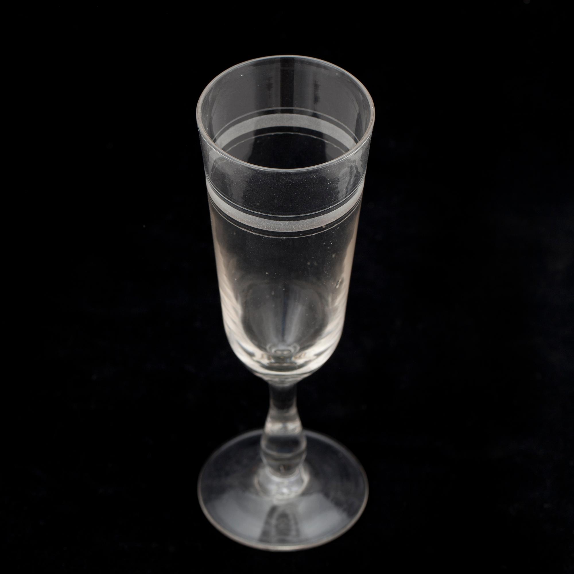 CHAMPAGNEGLAS, 21 st snarlika, 1900-talets första hälft.