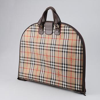 BURBERRY, resegarderob.