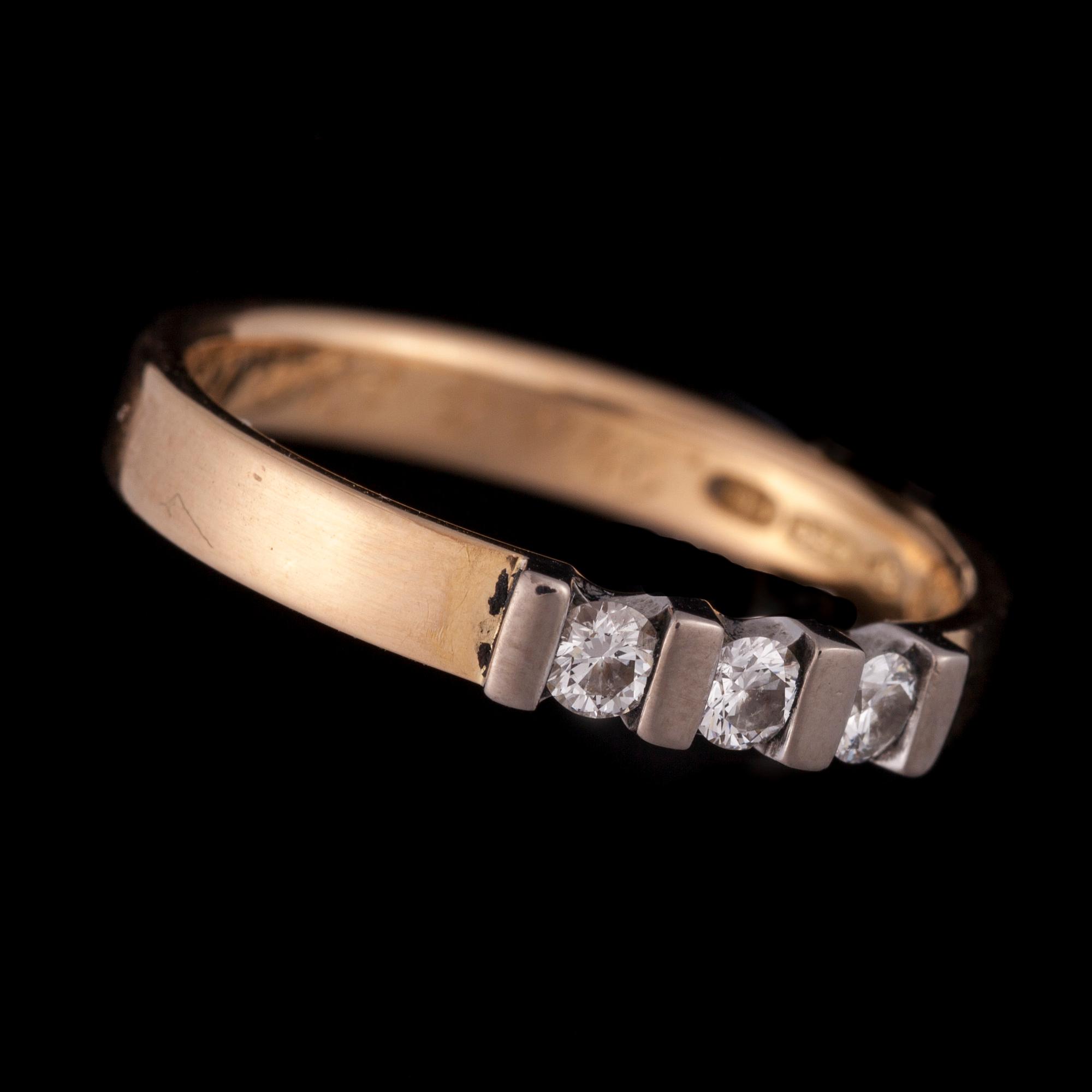 RING, 18K guld, briljantslipade diamanter. A. Tillander, 2009. Vikt ca 3,7 g.