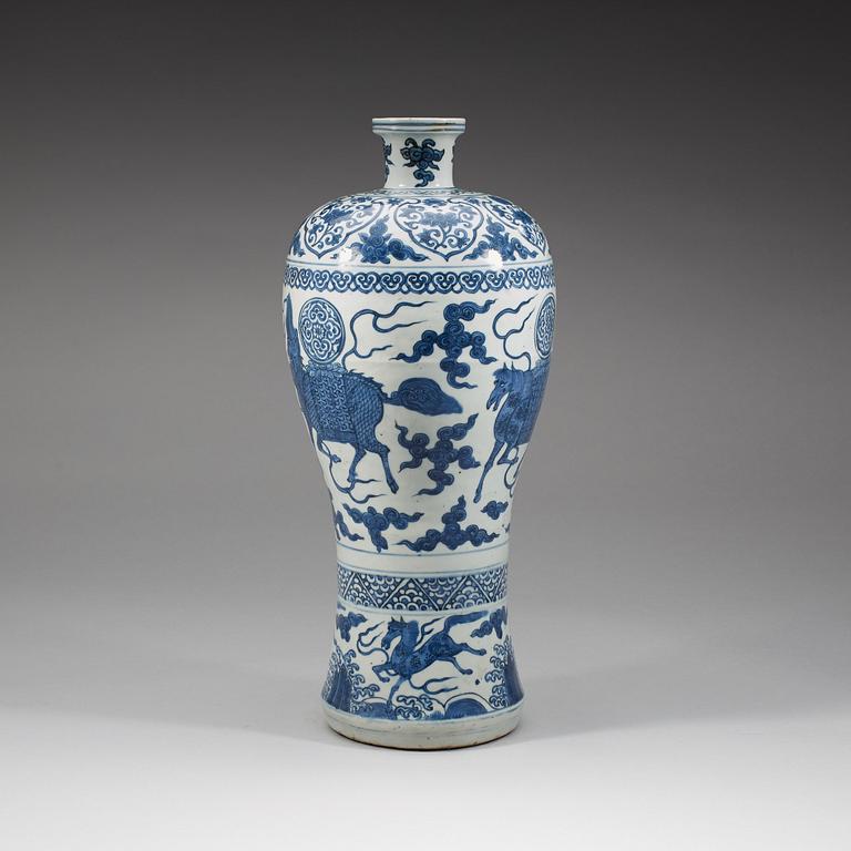 MEIPINGVAS, porslin. Mingdynastin, Wanli (1572-1620).