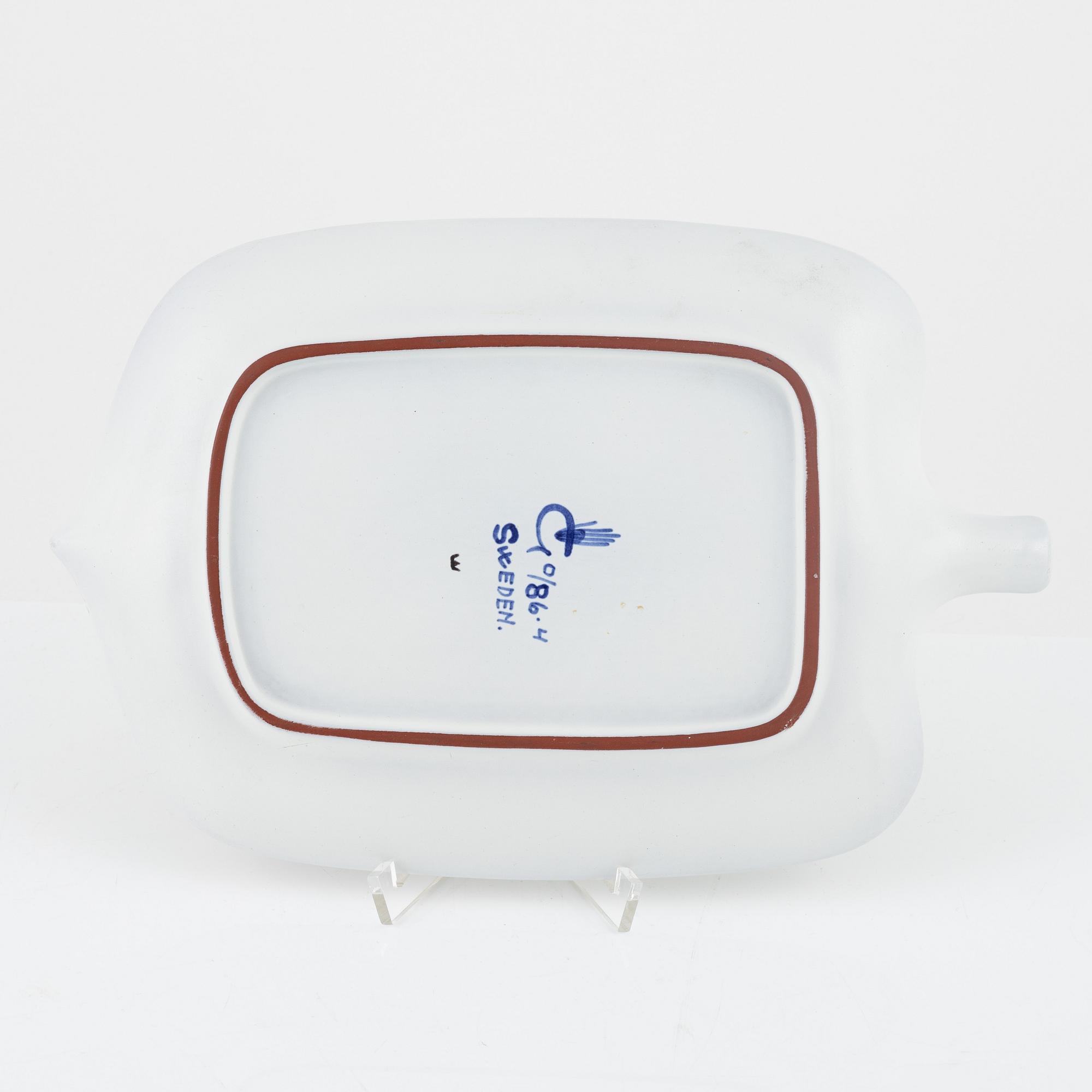 Stig Lindberg, vas, stengods, Gustavsberg och vas samt fat, fajans, Gustavsbergs studio.