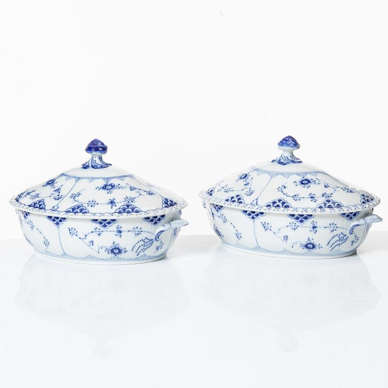 Royal Copenhagen, terriner med lock, ett par, "Musselmalet Helblonde", Danmark, 1979-83.