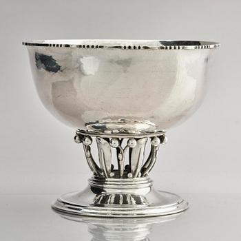 Georg Jensen, skål på fot, Köpenhamn ca 1919-21, modell 19, svenska importstämplar GABF.