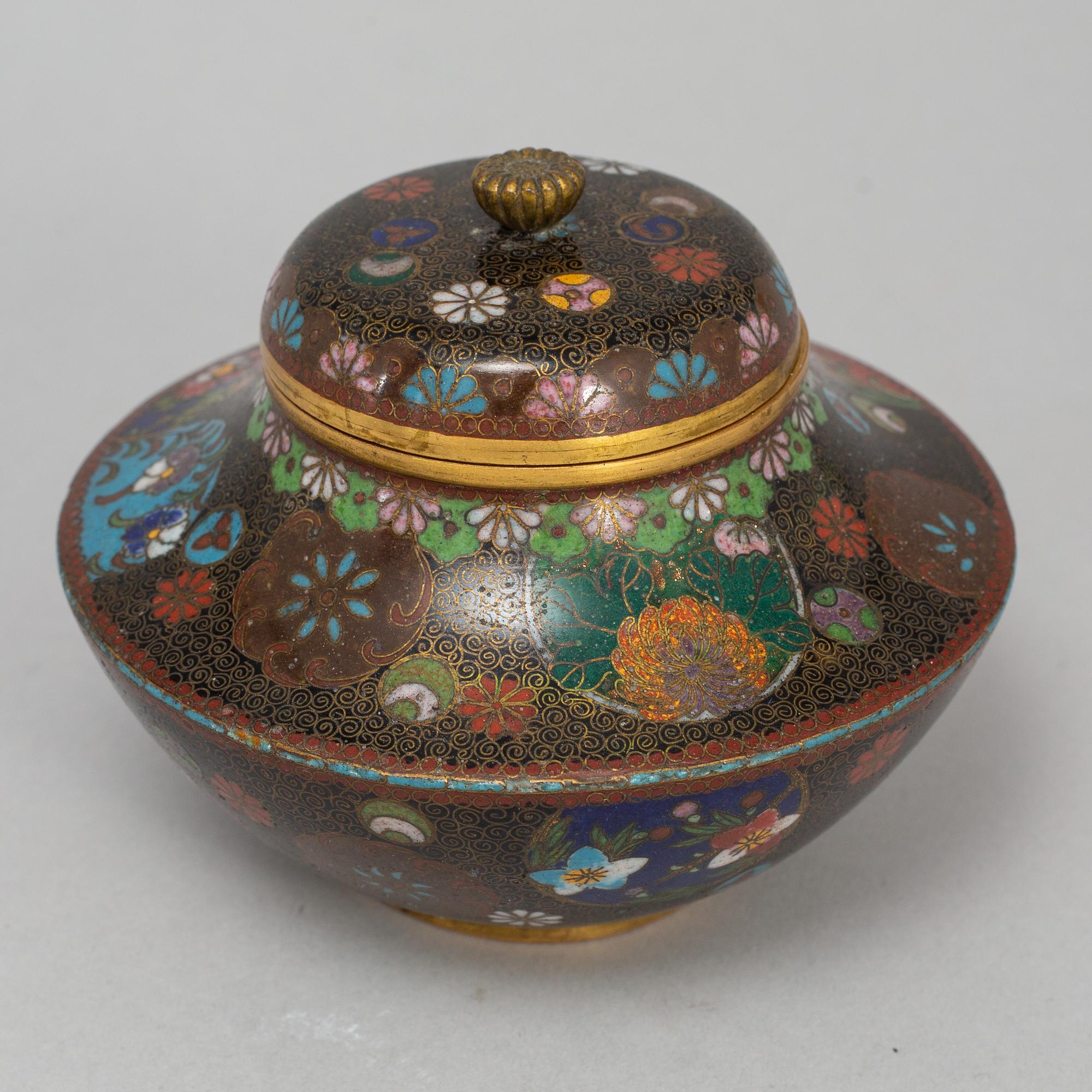 A Japanese cloisonne jar with cover, 20th Century.