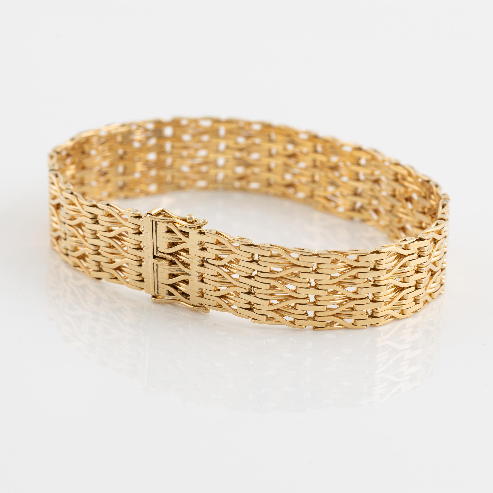 18K gold bracelet.