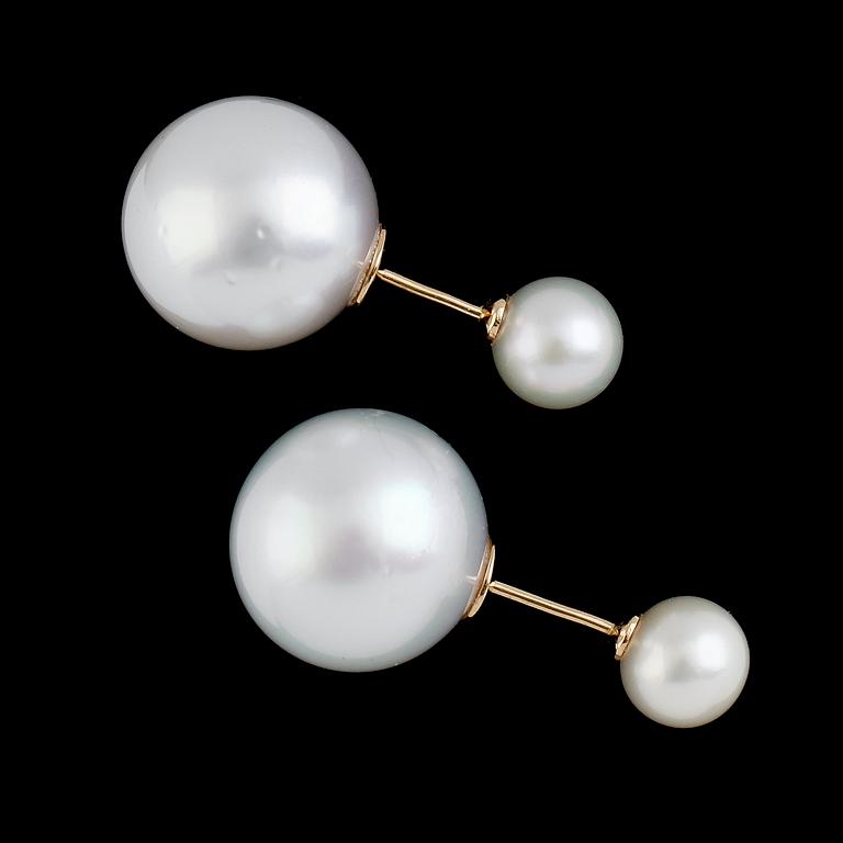 ÖRHÄNGEN, 1 par, 18K guld, odlade pärlor. Vikt ca 12 g.