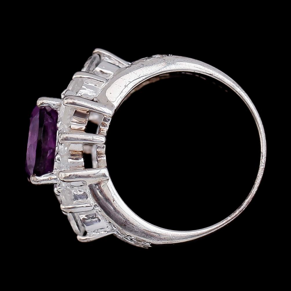 RING, sterlingsilver, ametist och topaser. Vikt ca 8,8 g.