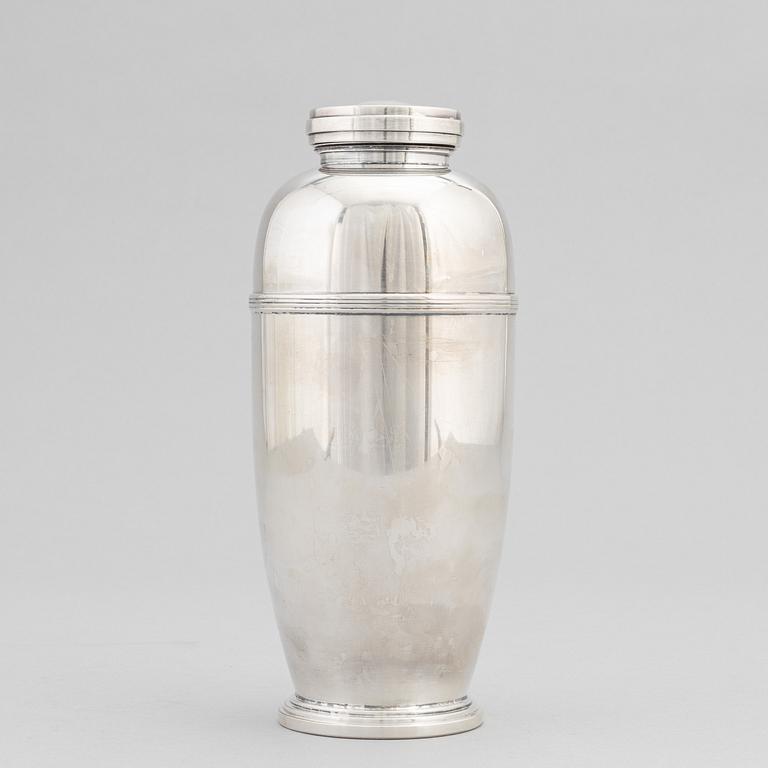 A silver plated shaker, C.G. Hallberg and a set of twelwe cocktail glasses, GAB, second half of the 20th Century.