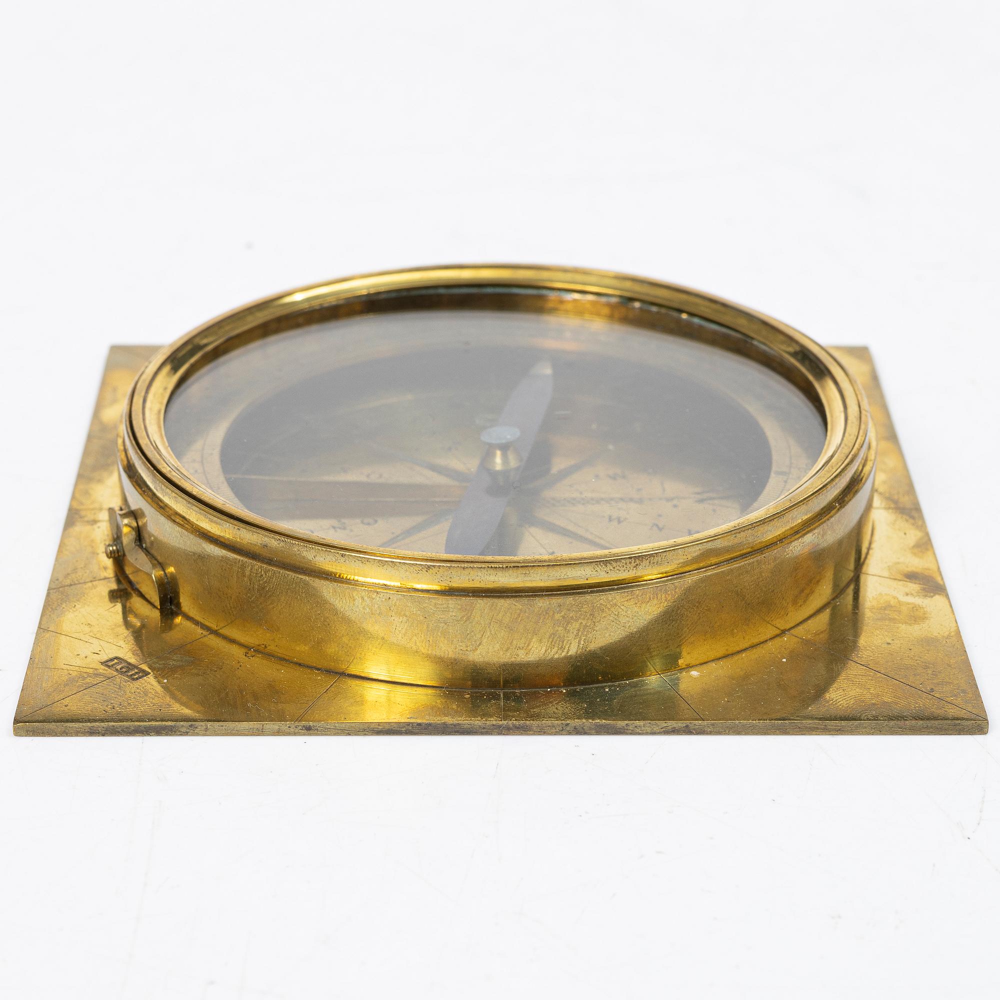 Compass, by Johan Gustaf Hasselström, instrument maker in Stockholm 1775-1812.
