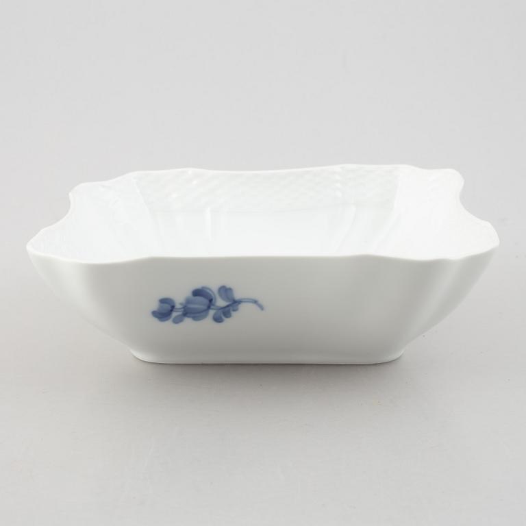 Servisdelar, 40 st, porslin, "Blå blomst", Royal Copenhagen, Danmark.