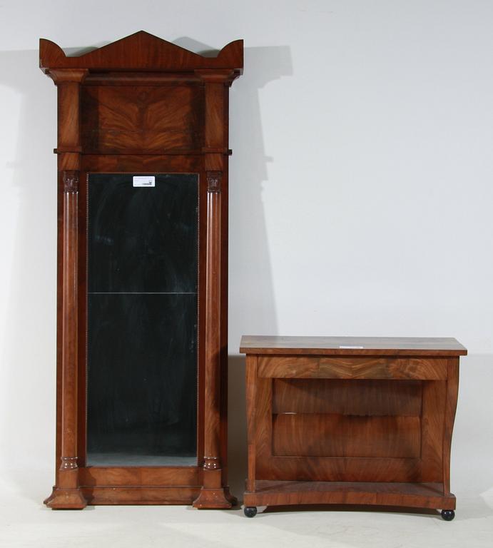 SPEGEL MED KONSOLBORD, Karl Johan, 1800-talets första hälft.