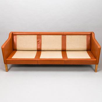 BØRGE MOGENSEN, a 1960's Danish sofa, model 2213, Federica Stolefabrik.