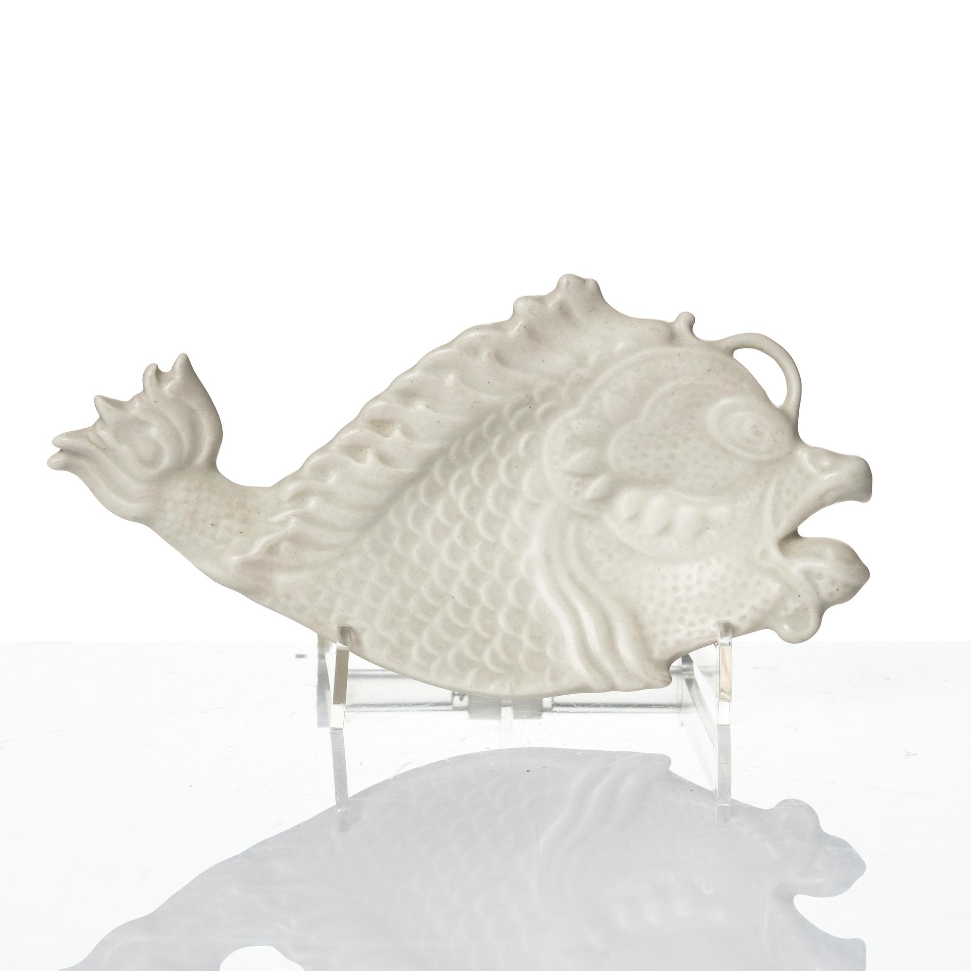 Wilhelm Kåge, 15 pieces of "Carrara" and "Gold Carrara" stoneware dishes, Gustavsberg, Sweden, 1930s/40s.