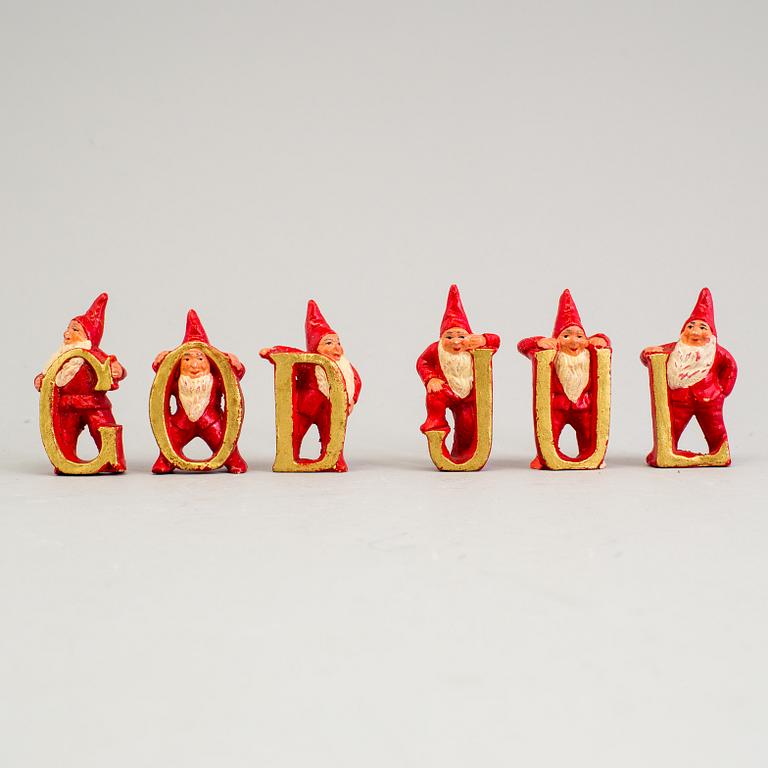 TOMTAR, 6 st, målad terracotta, "GOD JUL", tidigt 1900-tal.