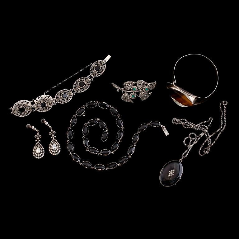 SAMLING SMYCKEN, 6 delar, silver och markasiter, 1900-talets första hälft.